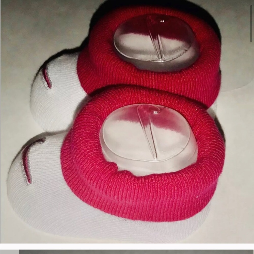 New Nike Red White Infant Booties 0-6 Month 2 Pair - Picture 4 of 16